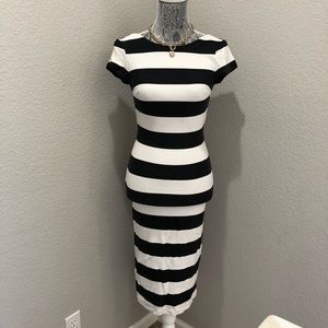 Pre owned👗ZARA striped white and black midi